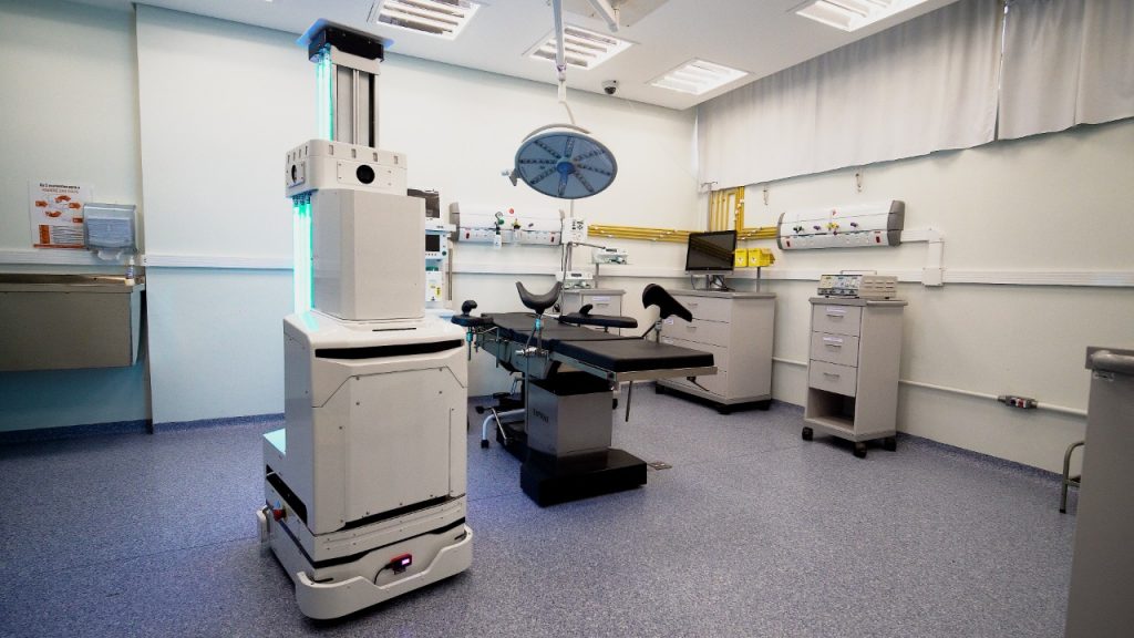 IEEE apresenta o uso de robôs para descontaminar ambientes hospitalares